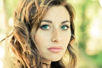 Alyson Michalka KYO3jJfP_t