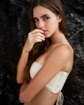 Emily Feld OoAWz9vN_t