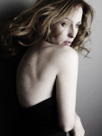 Gillian Anderson 8zw1bU1D_t