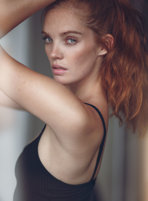 Alexina Graham O6gyY3XS_t