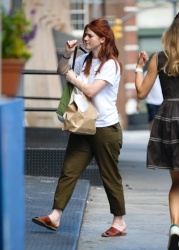 Rose Leslie - Picks up her lunch to-go in New York, August 10, 2021