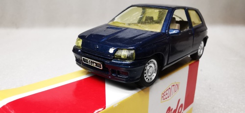 RENAULT : miniatures Hachette gravées d'un n° 9EYgWhyw_t