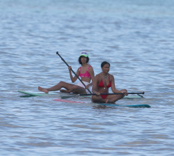 Malia Obama & Sasha Obama - Pictured on stand up paddle boards in Honolulu, December 18, 2021