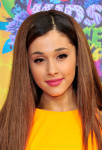 Ariana Grande XzSHnUJW_t