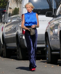 Tina Louise - Visits her boyfriend filming Selling Sunset on set in Beverly Hills, November 1, 2021