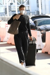 Maria Sharapova - is dropped off at LAX by her fiance in Los Angeles, California | 02/03/2021