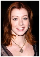 Alyson Hannigan IjbuRR4e_t