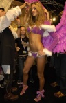 Ana Beatriz Barros – Backstage – Victoria’s Secret Fashion Show 2005 AAyCPc0p_t