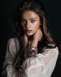 Meika Woollard VAZLNEUV_t