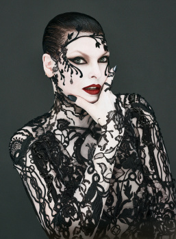 Linda Evangelista Covers 'V Magazine' Wearing Lace, Gold Paint