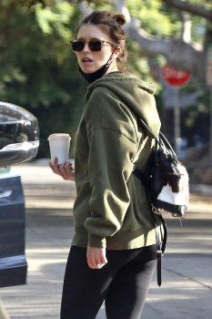 Katherine Schwarzenegger - Steps out for an tennis match with her sister Christina Schwarzenegger in Los Angeles, December 14, 2020