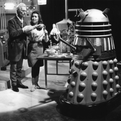 Доктор Кто. Вторжение Далеков на Землю / Dr. Who: Daleks – Invasion Earth: 2150 A.D. (1966) P0iCOhFE_t