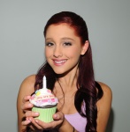 Ariana Grande ZJ4GbyQC_t