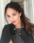 Christen Harper R9yJ5PO7_t