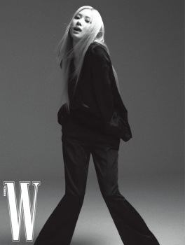 Hoyeon Jung by Mok Jungwook for W Magazine Korea May 2021 - Fashion  Editorials - Minimal. / Visual.