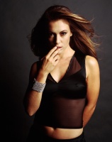 Alyssa Milano CUPuCfTF_t