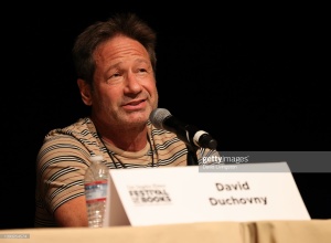 2022/04/23 - David attends the Los Angeles Times Festival of Books Sv7vEOVP_t