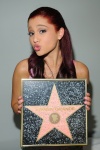 Ariana Grande ZhtP0jca_t