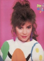 Alyssa Milano - Page 2 ELZFrS41_t