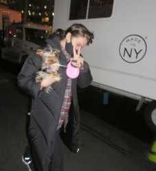 Hailee Steinfeld - walks her dog to the makeup Hair trailer in New York City, 12/09/2020