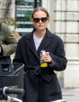 Natalie Portman - Out shopping with her mother and film producer Paul Kolsby - West London, England - April 14, 2024