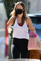 Olivia Wilde - stops by the post office and pick up a gift in Los Angeles, California | 07/06/2020