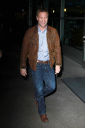 Aaron Eckhart - Arriving at the Los Angeles Premiere of 'Somewhere in Los Angeles - December 7, 2010