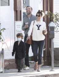 Jordana Brewster - is all smiles as she steps out with her boyfriend and son in Los Angeles, California | 01/14/2021