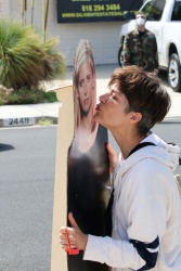 Selma Blair - Reenacts the famous kiss after buying a cardboard cutout stand of Sarah Michelle Gellar at an estate sale in Westlake, May 13, 2021