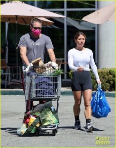 2022/08/17 - David out and about in Los Angeles RU1lB1rj_t