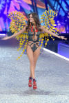 Alessandra Ambrosio - Page 9 Zb5iBh4t_t