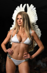 Charlotte McKinney - Page 3 LLQ2cI1d_t