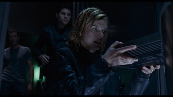Resident Evil 2002 2160p USA UHD Blu-ray DV HDR HEVC TrueHD 7.1 Atmos-sprs screenshots