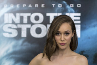 Alycia Debnam Carey HeHgUkpe_t