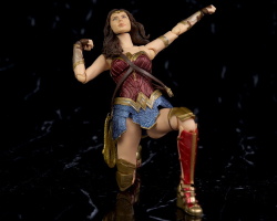 [Comentários] DC Comics S.H. Figuarts XPJJmrhY_t