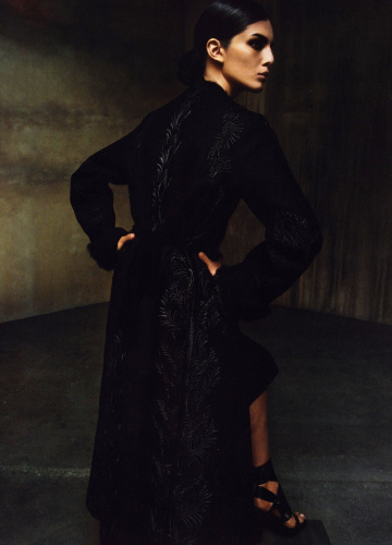 Léa Seydoux Louis Vuitton Capucines Campaign 2022 - theFashionSpot