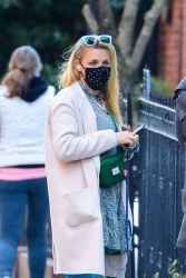 (MQ) Busy Philipps - Takes an afternoon stroll in New York City, February 16, 2021