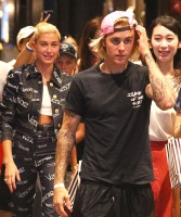 Justin Bieber & Hailey Baldwin get mobbed by fans as they leave lunch in Dumbo, Brooklyn - July 5, 2018