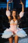 Alessandra Ambrosio - Page 6 LbPZ1f0l_t