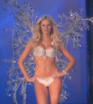 Karolina Kurkova XaTjwfXU_t