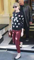 (Reupload) Taylor Swift - Leaving her hotel in London November 7, 2012
