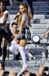 Ariana Grande - Page 2 WOggu77o_t