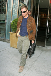 Aaron Eckhart - Leaving his hotel in New York - April 22, 2010