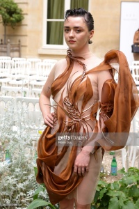 [REQUEST] Maisie Williams at Iris Van Herpen Haute couture Fall/Winter 2023/2024 show as part of Paris Fashion Week on July 03, 2023 in Paris, France