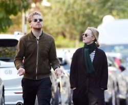 Saoirse Ronan & Jack Lowden - Enjoys a relaxing stroll while out in London, October 3, 2021