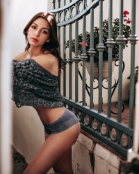 Celine Farach 3ojhzEZH_t