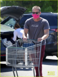 2022/08/17 - David out and about in Los Angeles H6ItE8lB_t