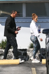 Jennifer Lopez - Page 3 RzVDCKPB_t