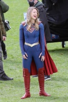 Melissa Benoist EGIBpcbV_t