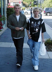 Aaron Carter & Nick Carter - Out in Boston - 16/04/04